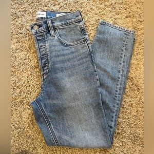 Aritzia Denim Forum jeans size 26L the yoko high rise slim